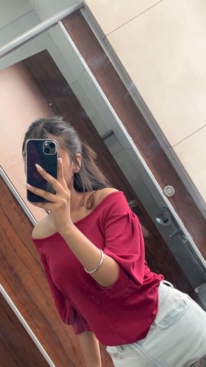 aesthetic dp for instagram for girl mirror selfie