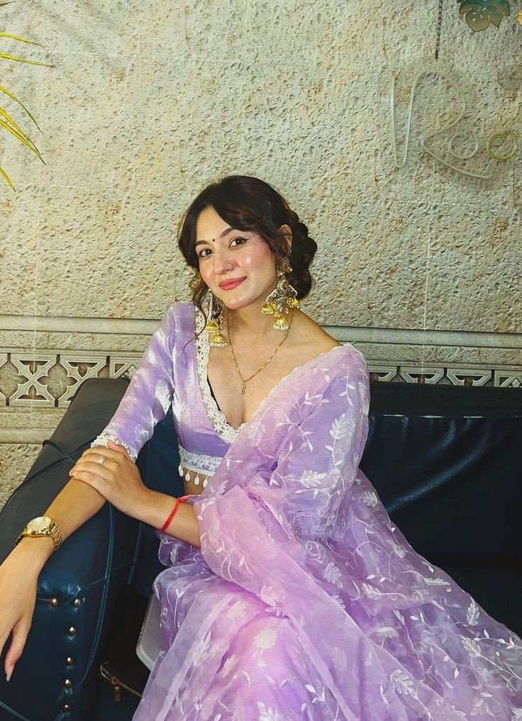 aesthetic dp for instagram for girl saree pic