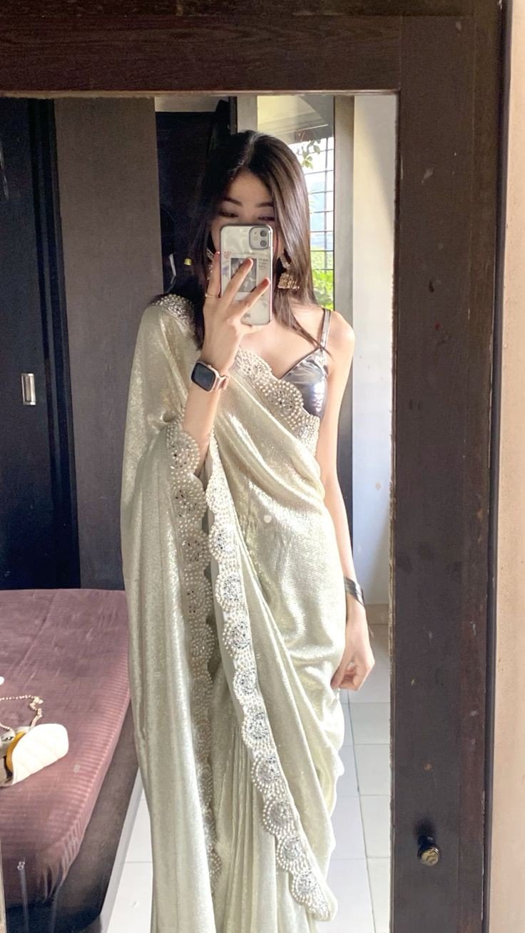 aesthetic saree girl dp