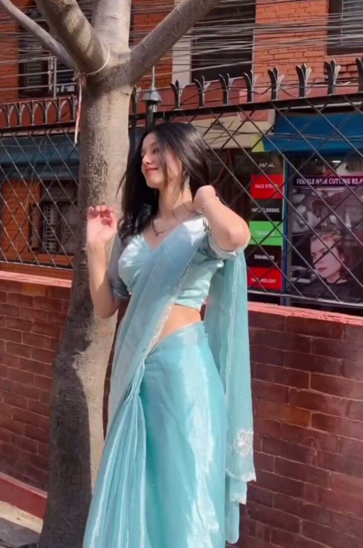 aesthetic saree girl dp