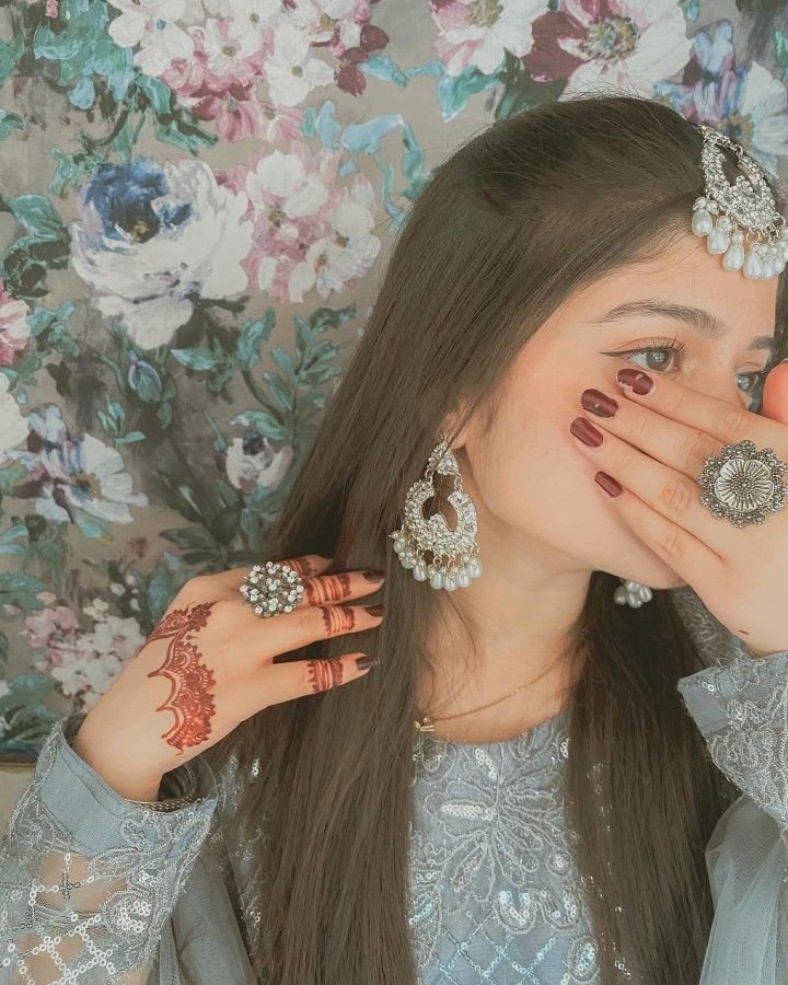 beautiful girl photo dp instagram