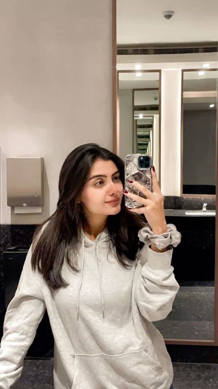 beautiful saree girl dp for instagram