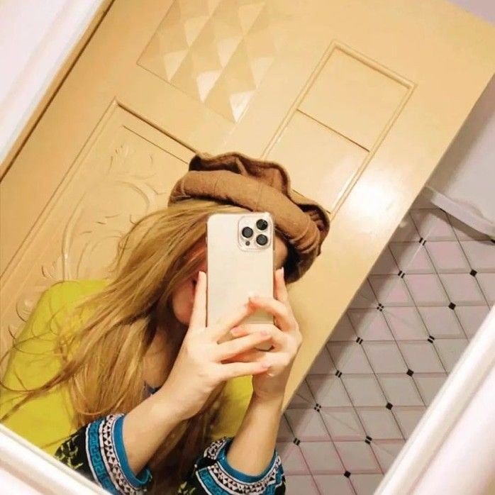 black mirror selfie dp boy