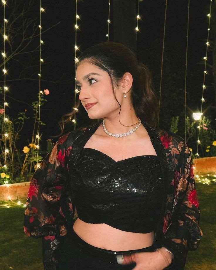 black suit hide face girl pic