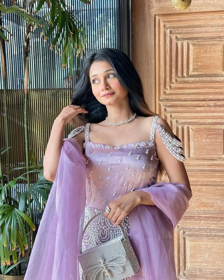 blue colour saree girl dp