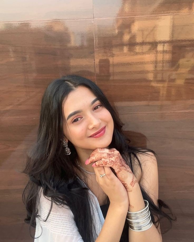 cute girl pic for dp instagram simple