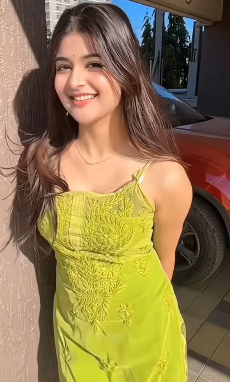 cute girl pic simple dp attitude