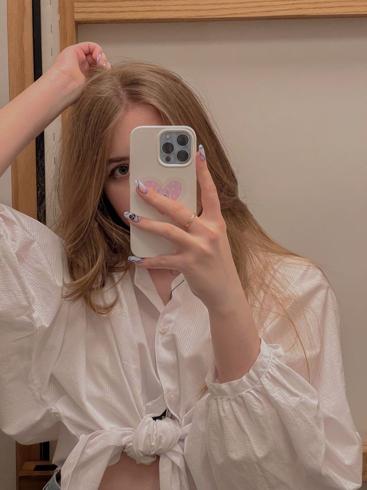 cute mirror selfie dp for instagram girl