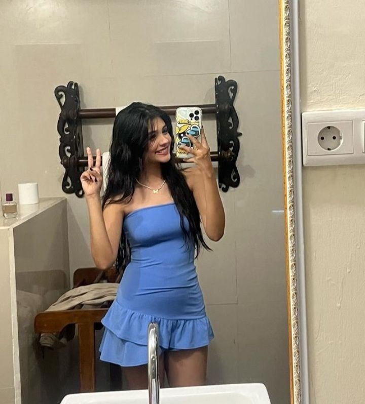 earrings attractive instagram hidden face dp for girls