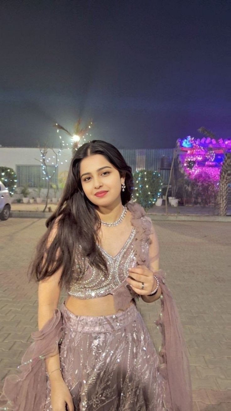 girl dp saree hot attitude for instagram