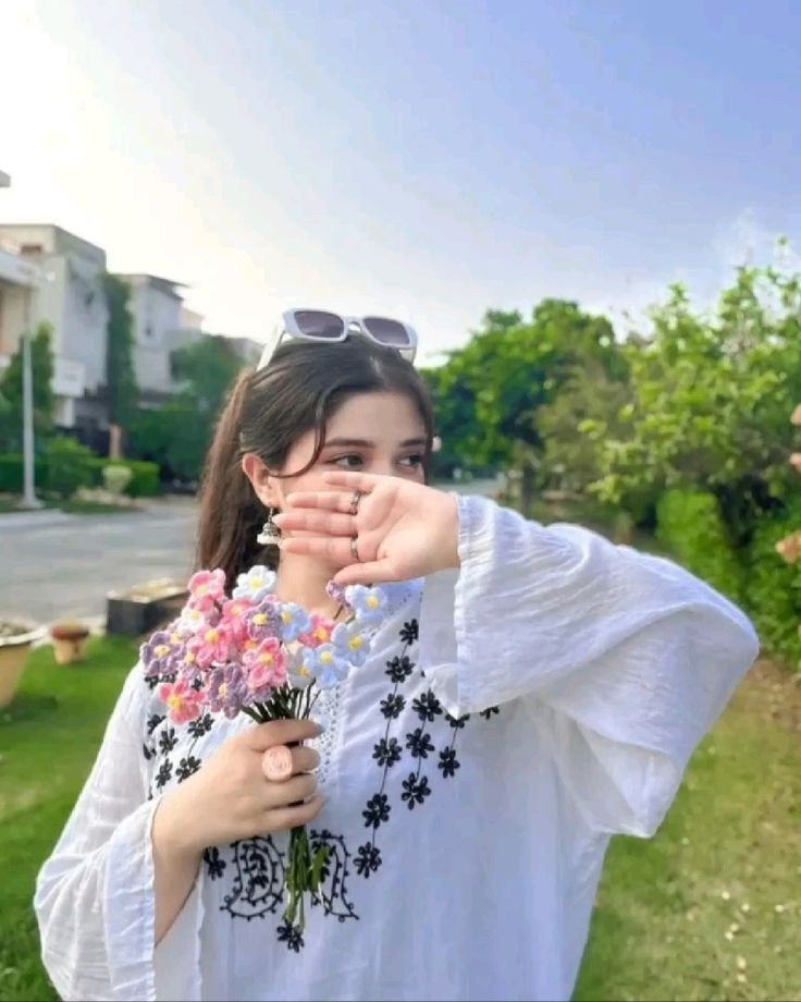 girl photo dp black and white