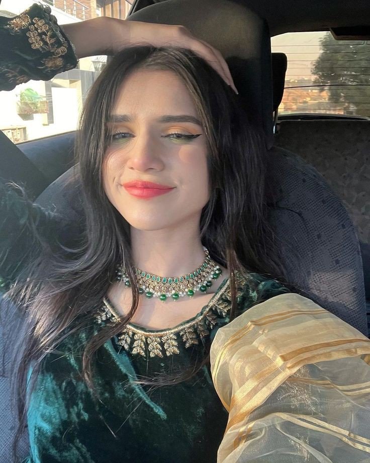 girl photo dp instagram back side