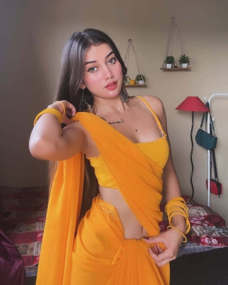instagram saree girl dp