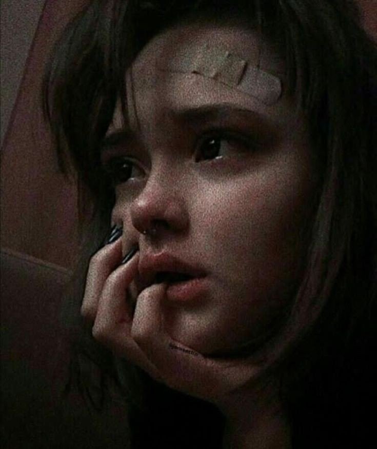 sad dp girl alone shayari