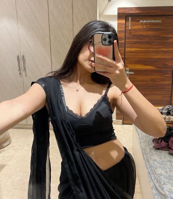 beautiful saree girl dp for instagram