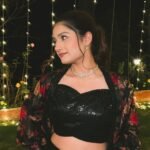 black suit hide face girl pic