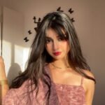 selfie poses for girls at home